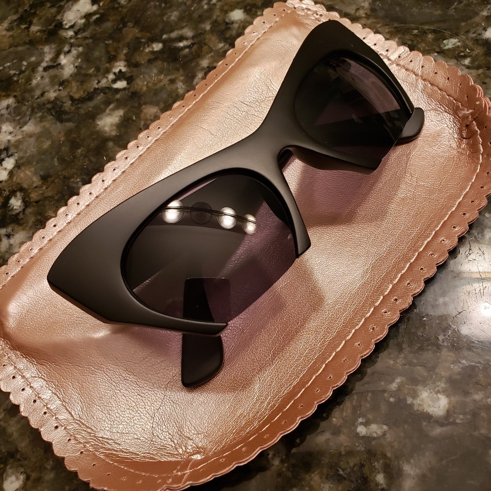 2/$29. Cat's eye sunglasses with holder.